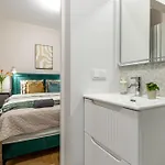 Family Airport Stop By Vaya Apartment