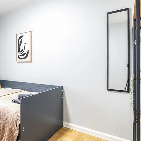 Family Airport Stop By Vaya * Varšava