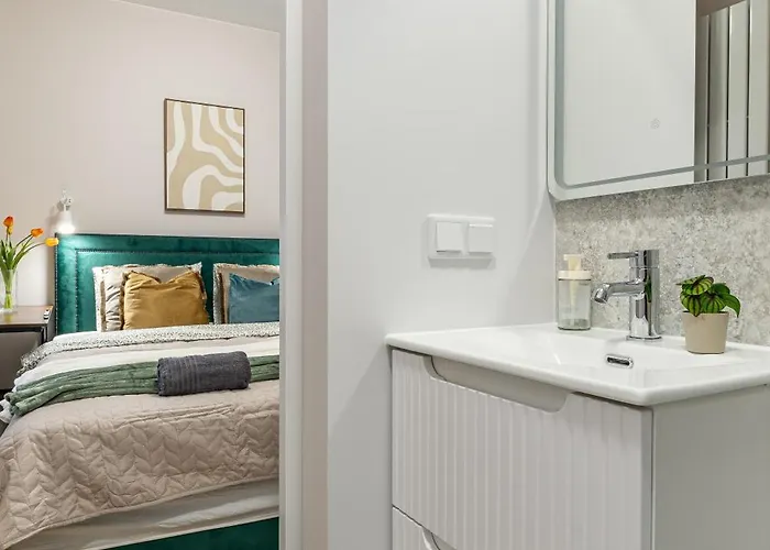 Family Airport Stop By Vaya Apartmán