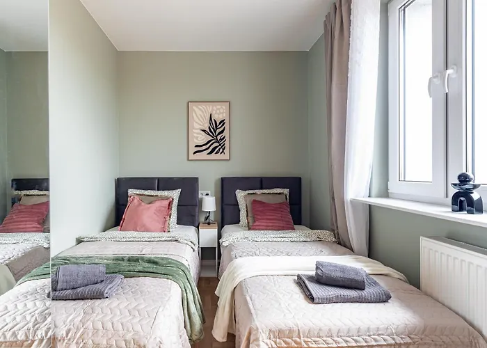 Family Airport Stop By Vaya Varšava