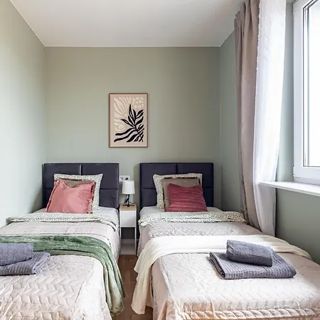 Family Airport Stop By Vaya Varsovie