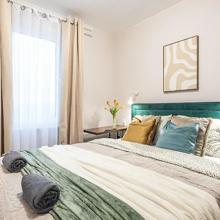 Family Airport Stop By Vaya * Varsovie